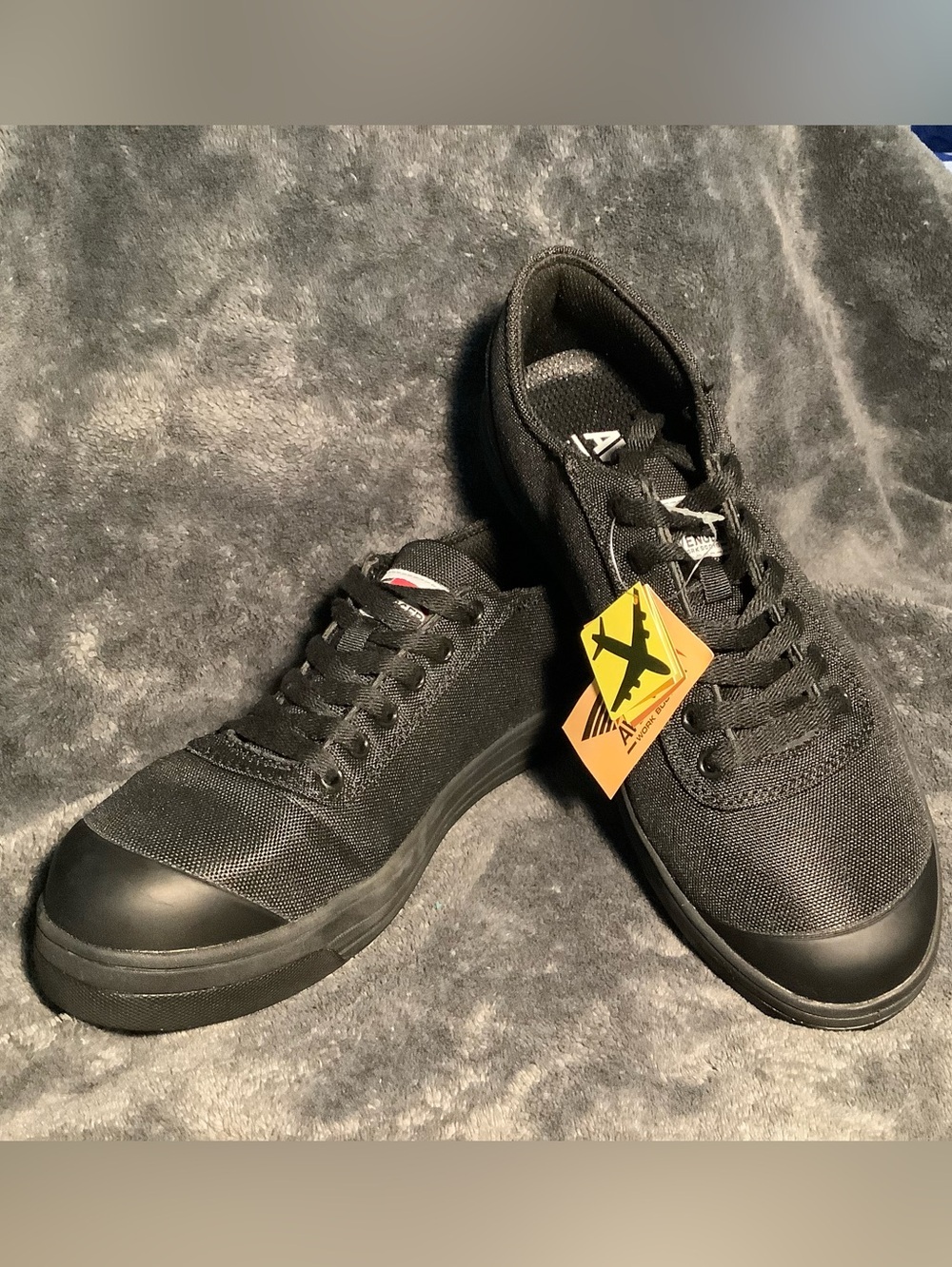 Avenger Black Low-Top Canvas shoes, steel toe, anti-slip